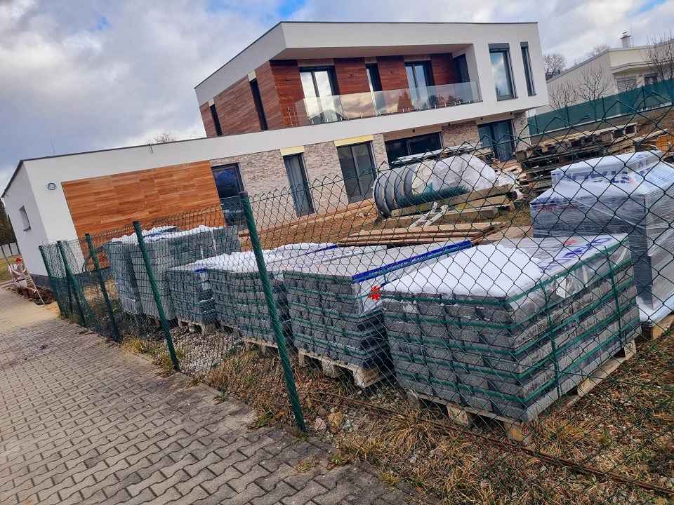 Ploty | POPRAD | WISNIOWSKI REALIZÁCIA : Rožňava okr. ROŽŇAVA | plot HOME INCLUSIVE AW 10.228 + 60m gabiónový plot 